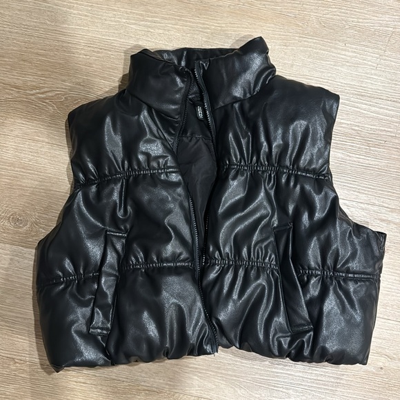 H&M vest fake leather jacket - Picture 2 of 3